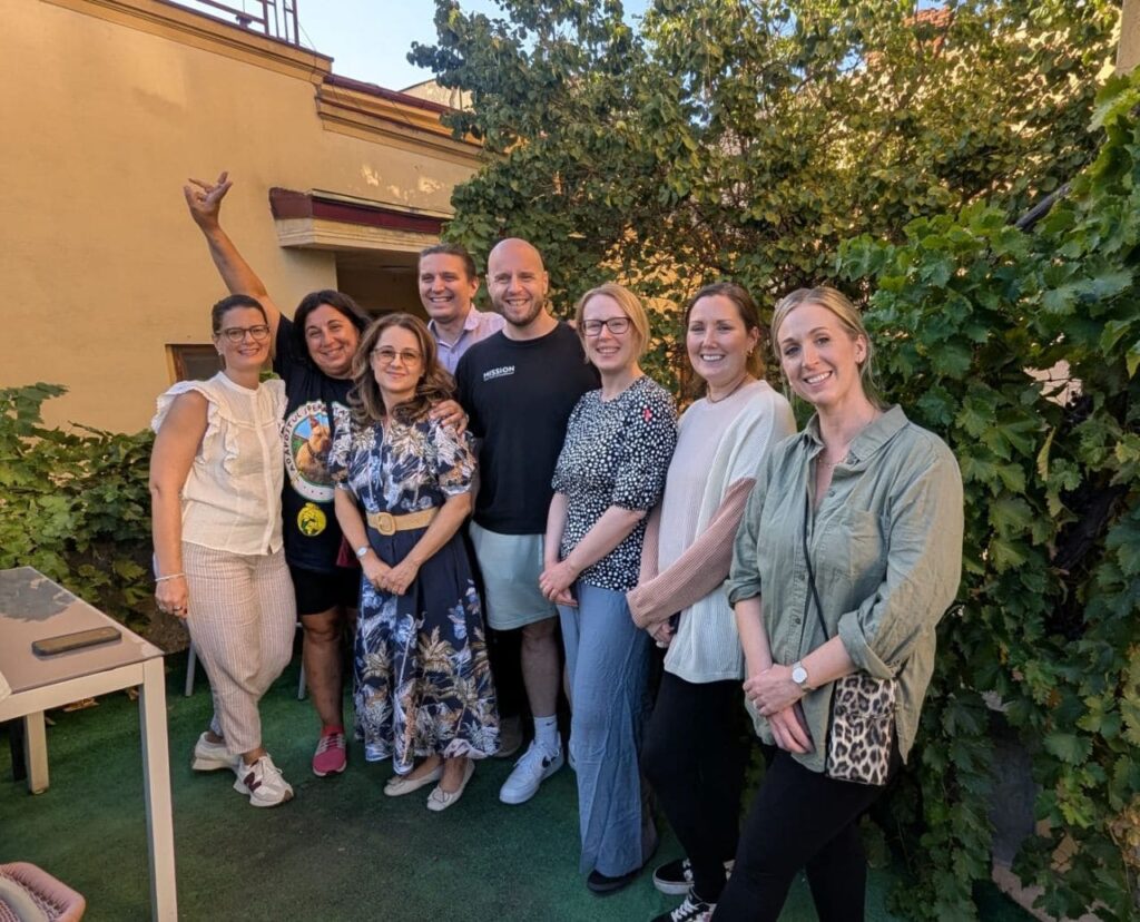 Teams from Adapostul Speranta, Online Hub and R&Co pictured together