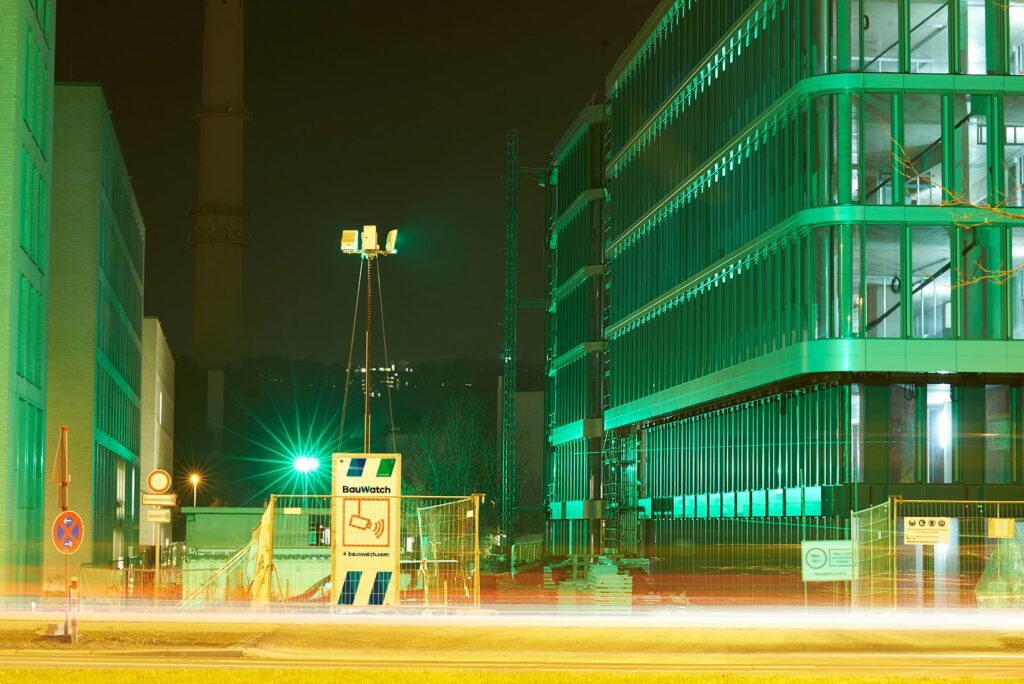 BauWatch security on a construction site at night