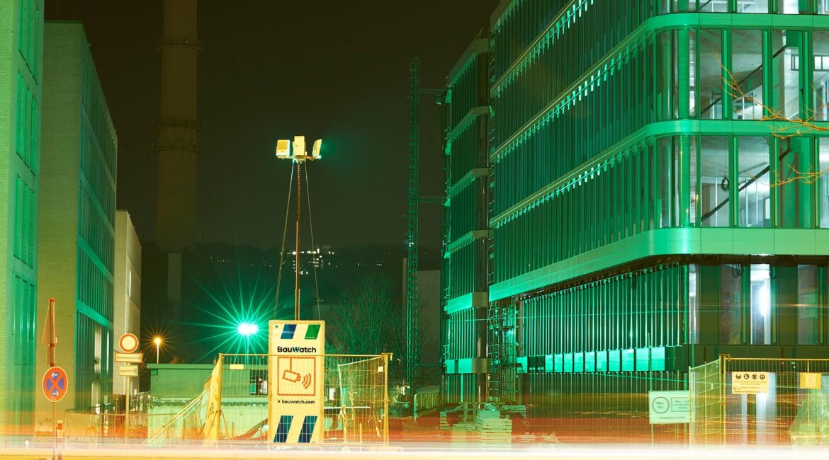BauWatch security on a construction site at night
