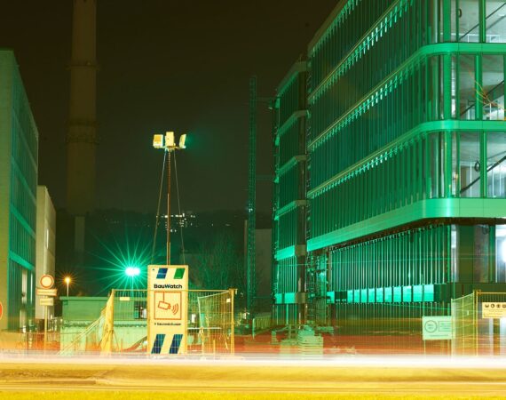BauWatch security on a construction site at night